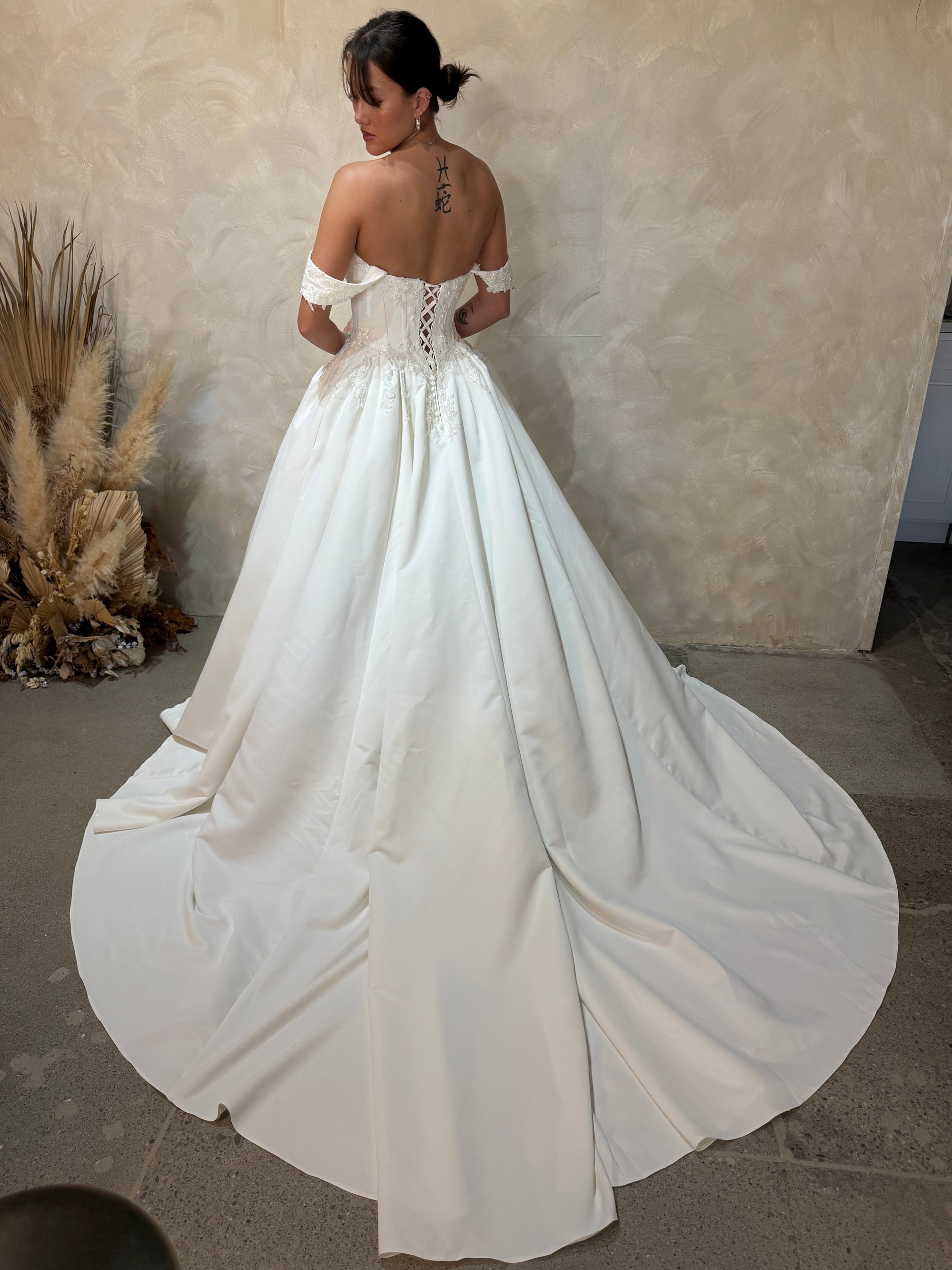 Sugeili Gown