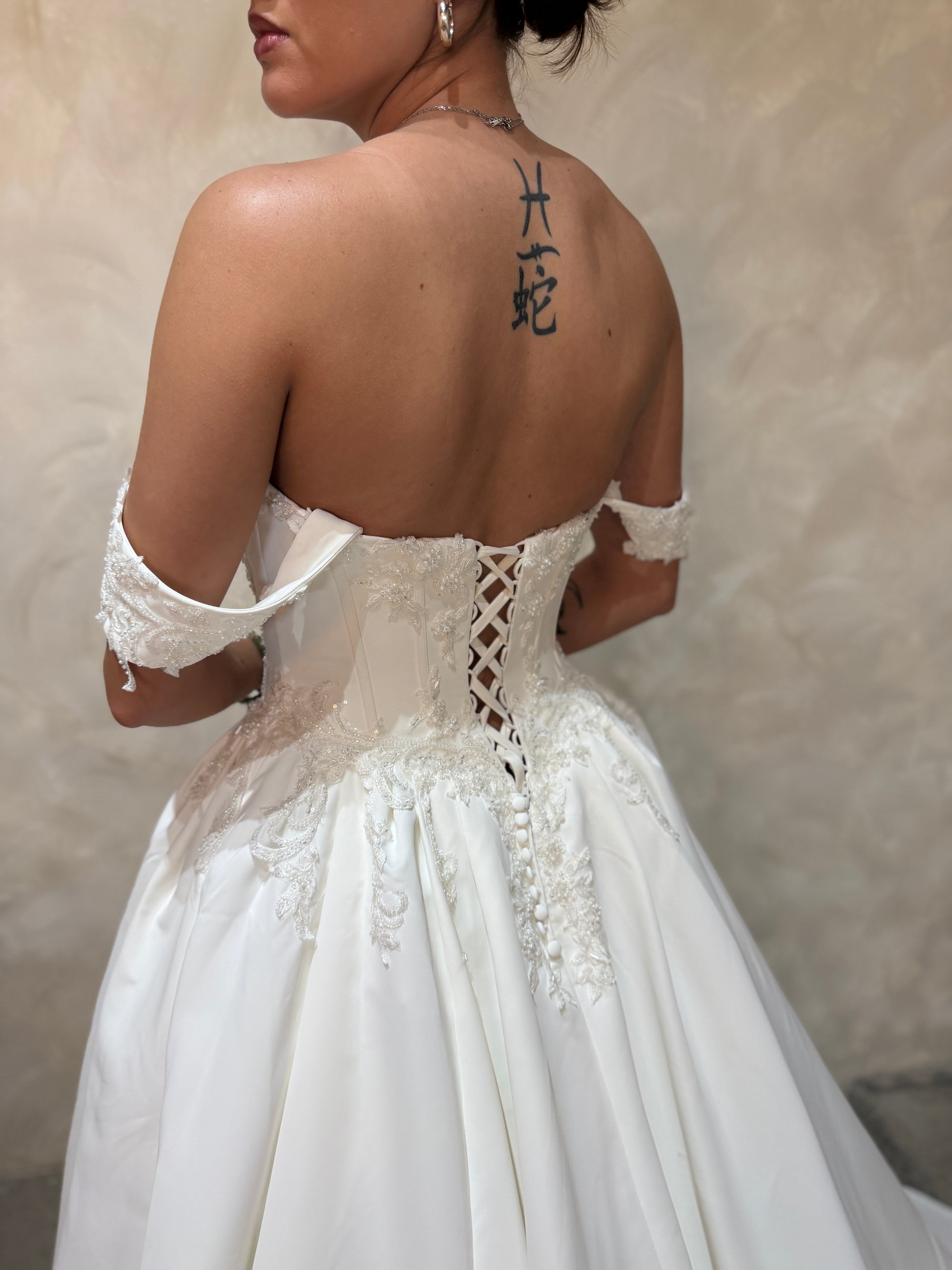 Sugeili Gown